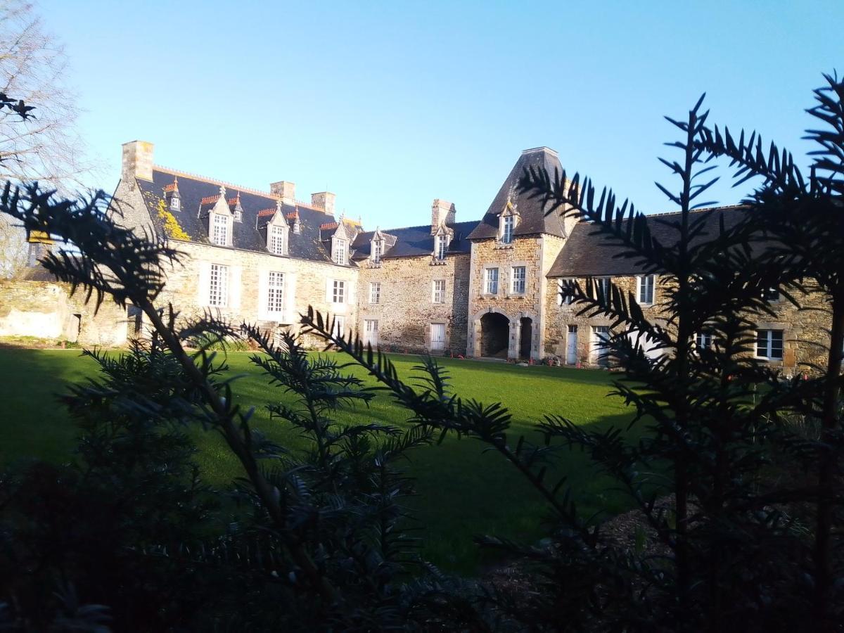 Hotel Domaine Du Manoir De Vains Esterno foto