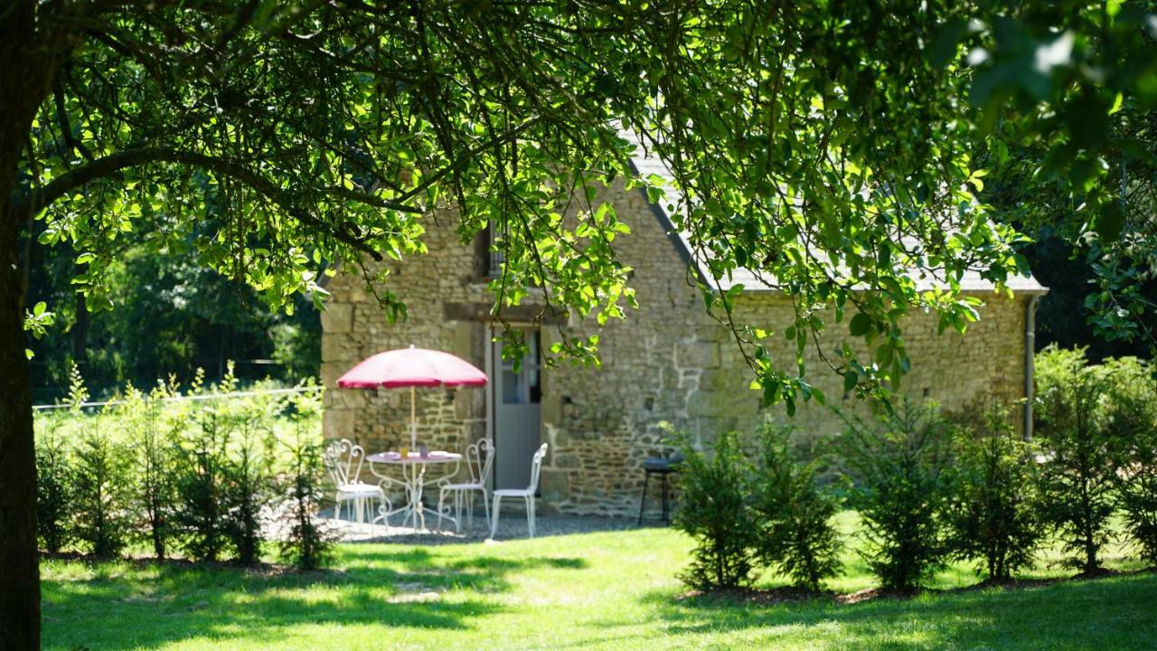 Hotel Domaine Du Manoir De Vains Esterno foto