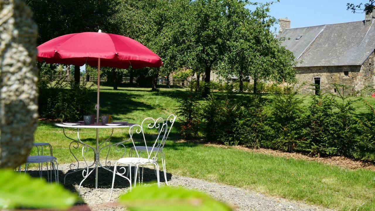 Hotel Domaine Du Manoir De Vains Esterno foto